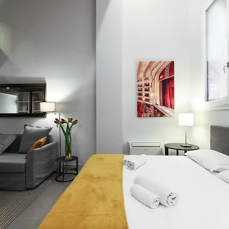 Apartment Central Beautiful Two Level Loft! *