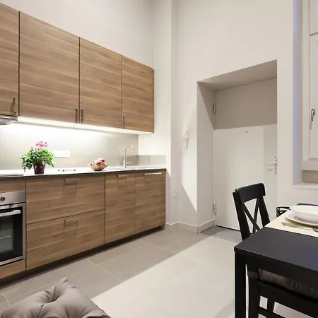 Central Beautiful Two Level Loft! *