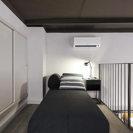 Apartment Central Beautiful Two Level Loft! Milan